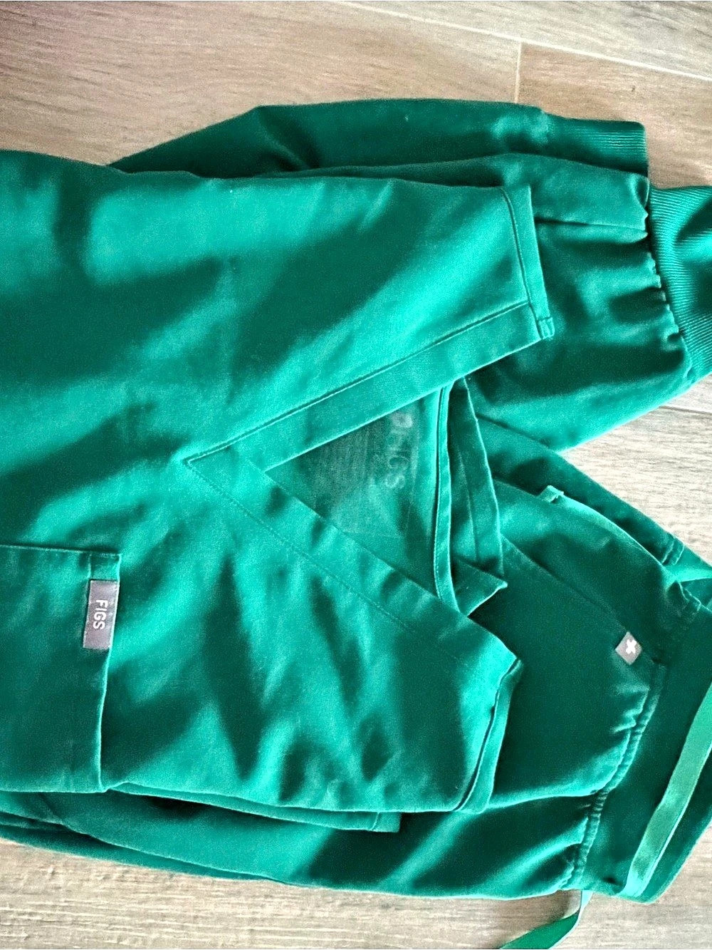 FIGS Green scrub set